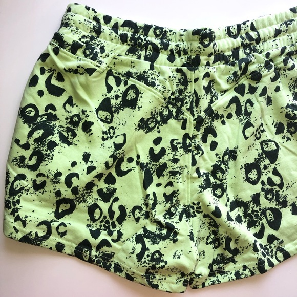 Gymshark M Animal Graphic Shorts - Picture 5 of 6